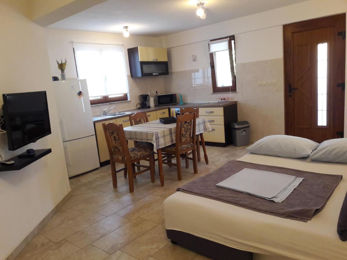 ורסי Apartmani Predovan מראה חיצוני תמונה